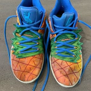 Used Boys Kyrie 5 SpongeBob Pineapple House Nike Shoes